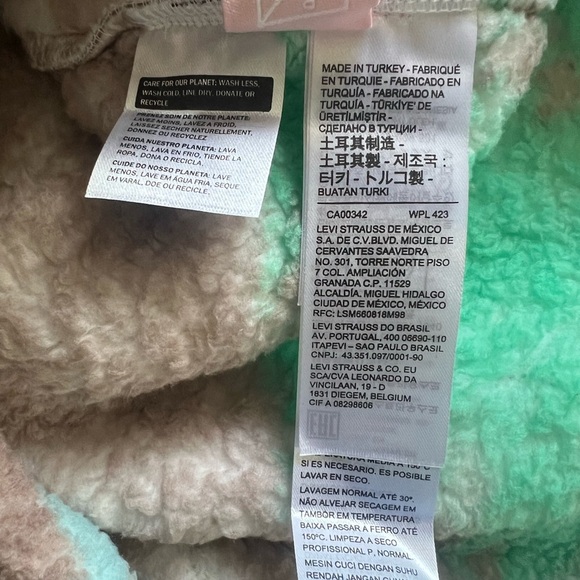 Levi's Atlas Sherpa Mountain Landscape Fleece - Mink - Size Small - Picture 13 of 14